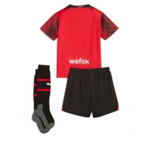 Camisa de Futebol AC Milan Equipamento Principal Infantil 2023-24 Manga Curta (+ Calças curtas)